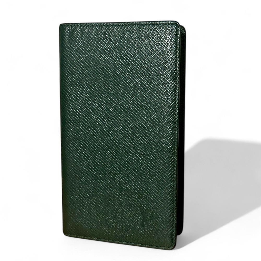 Authentic LOUIS VUITTON  Taiga Passport Cover Green LuxuryCore Quiet Luxury